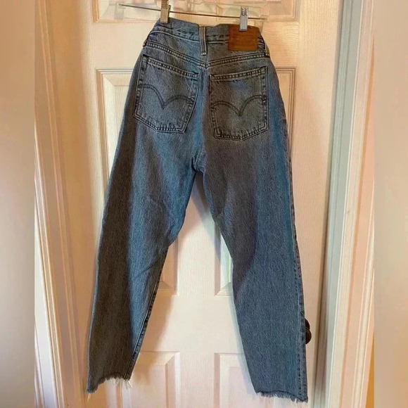 Raw hem women’s Levi 27 jeans - Picture 4 of 6